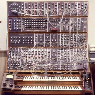 Photo of a Moog synthesiser Radio Clash 14: El3tr0n1c ed1t10n mashup music eclectic podcast cover