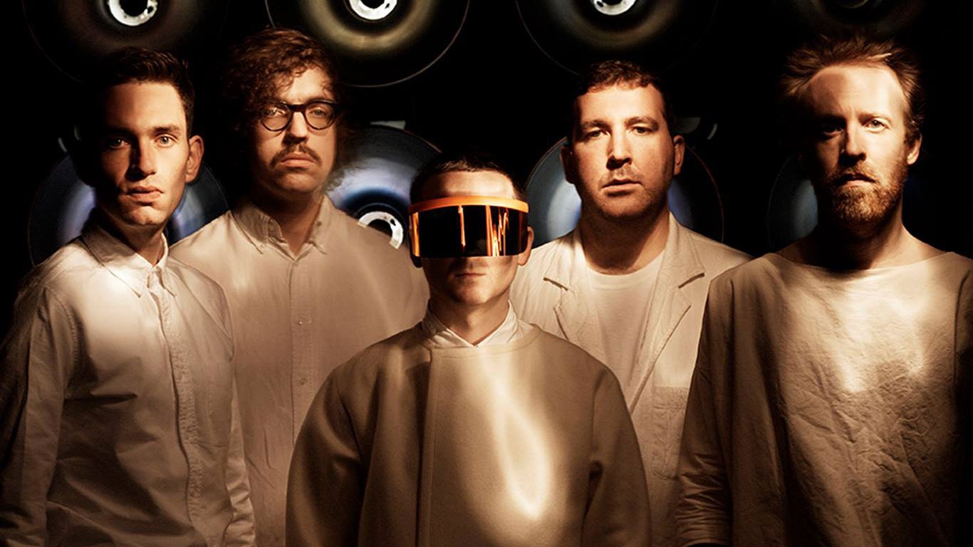 Hot Chip – Dancing In The Dark / All My Friends