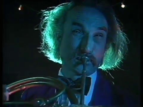Cool in the pool – RIP Holger Czukay